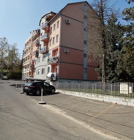 Apartment Rozsa Street Lucy